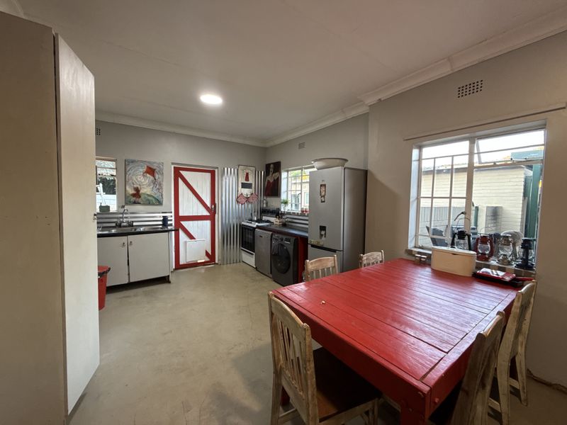 Charming Family Home with Flatlet in the Heart of Cullinan - Photo 3
