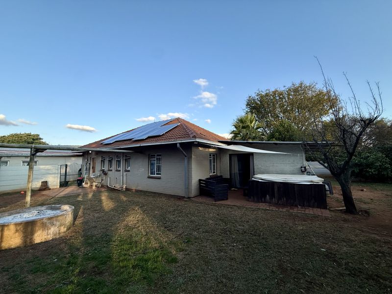 Charming Family Home with Flatlet in the Heart of Cullinan - Photo 10