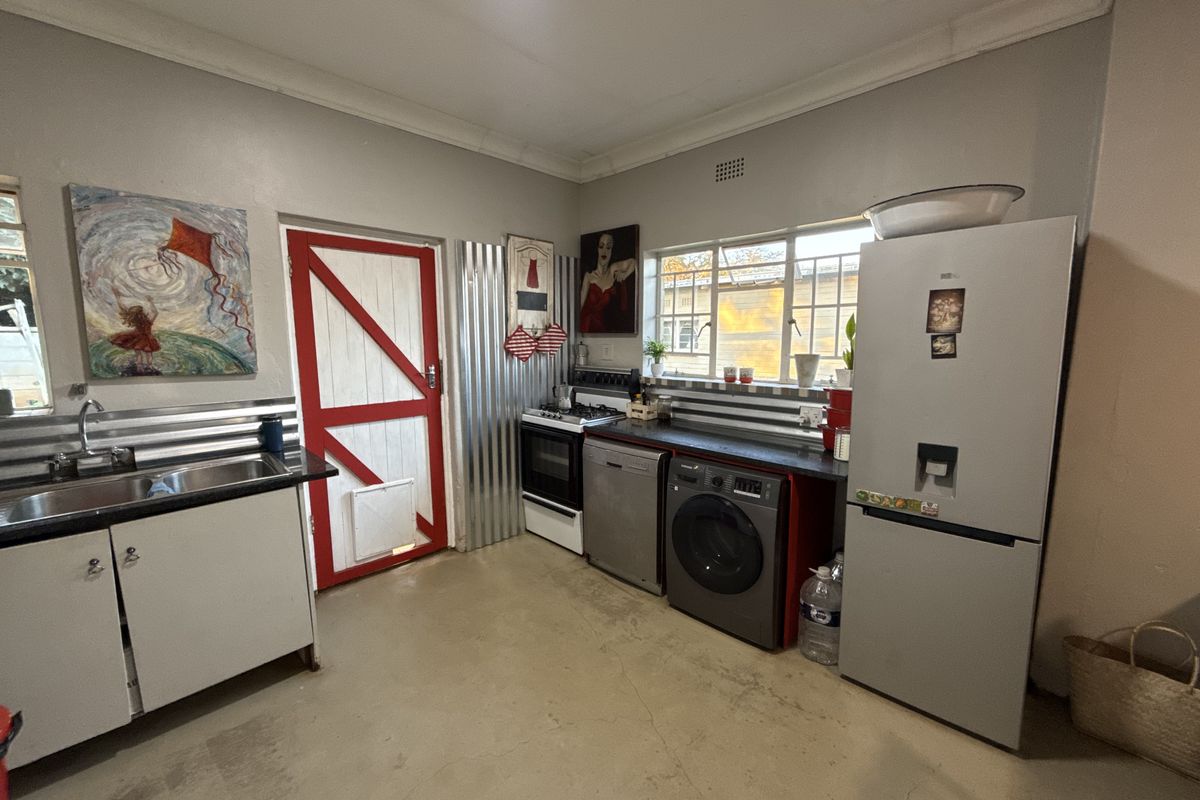 Charming Family Home with Flatlet in the Heart of Cullinan - Photo 2