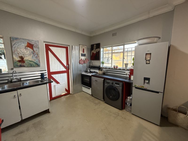 Charming Family Home with Flatlet in the Heart of Cullinan - Photo 2