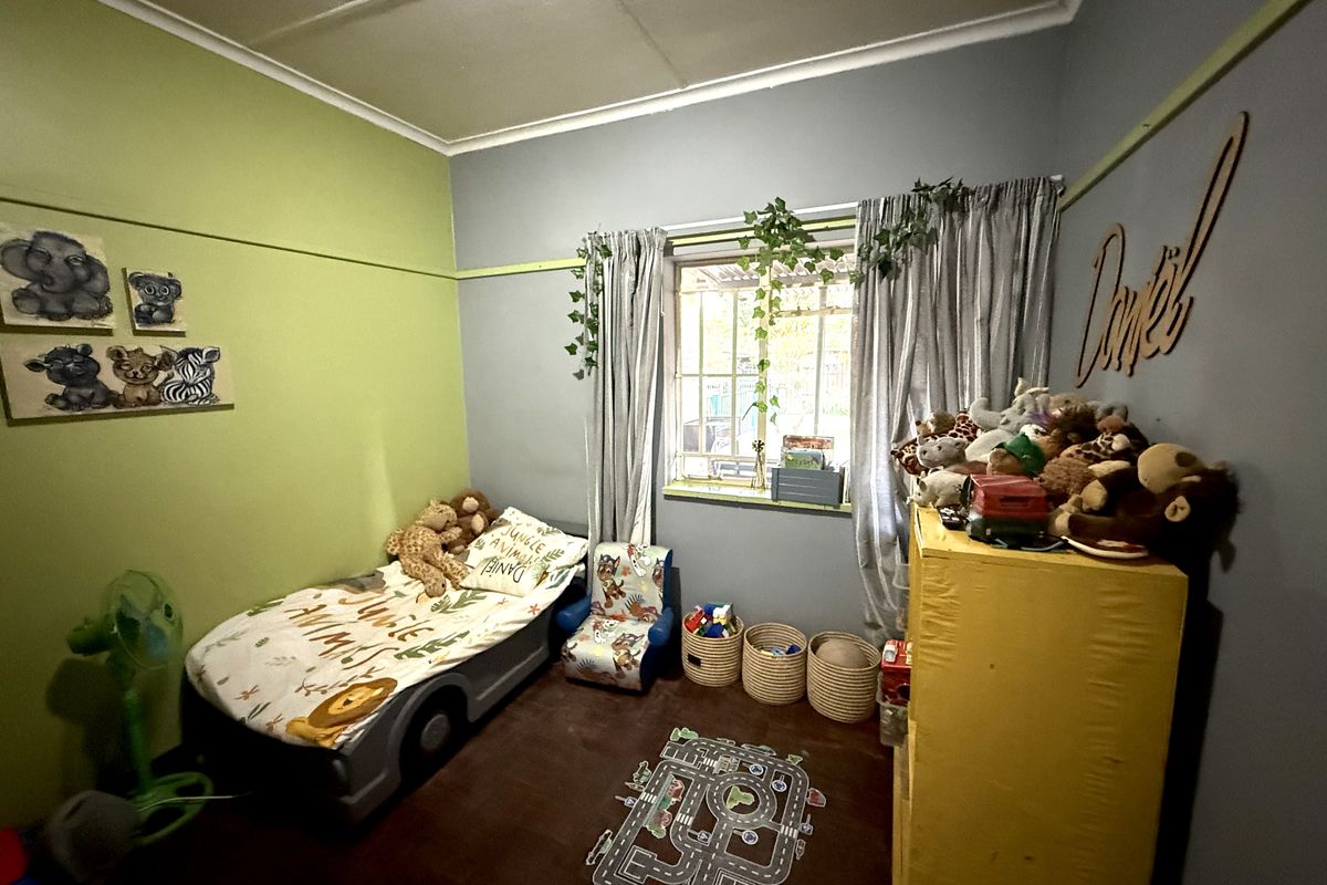 Charming Family Home with Flatlet in the Heart of Cullinan - Photo 5
