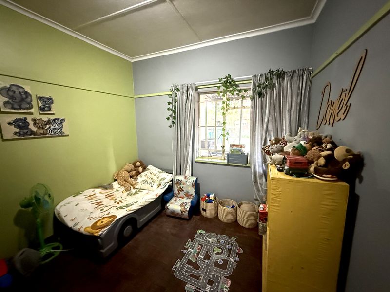 Charming Family Home with Flatlet in the Heart of Cullinan - Photo 5