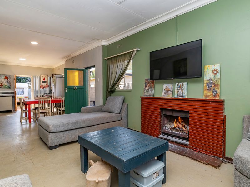 Charming Family Home with Flatlet in the Heart of Cullinan - Photo 2