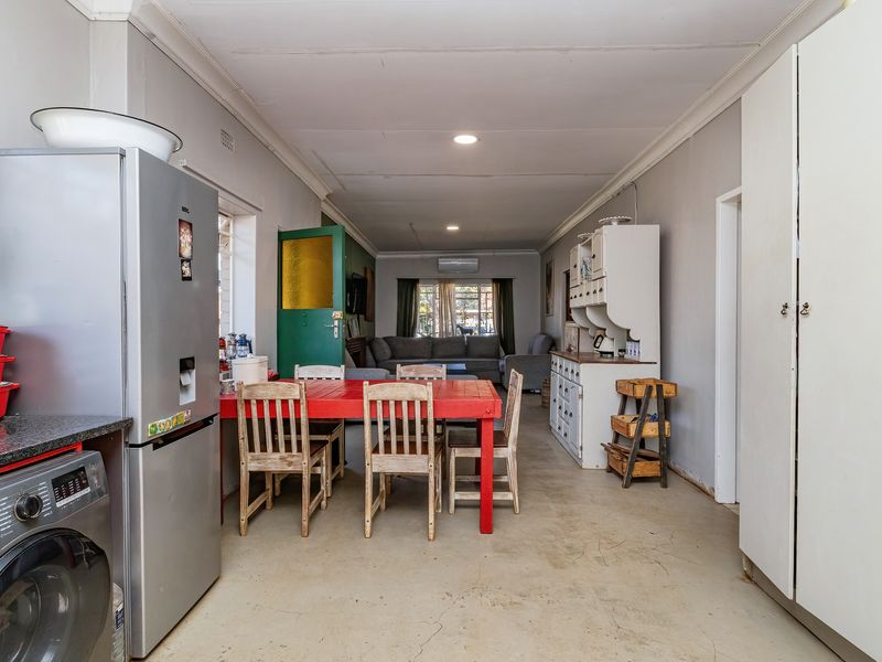 Charming Family Home with Flatlet in the Heart of Cullinan - Photo 4