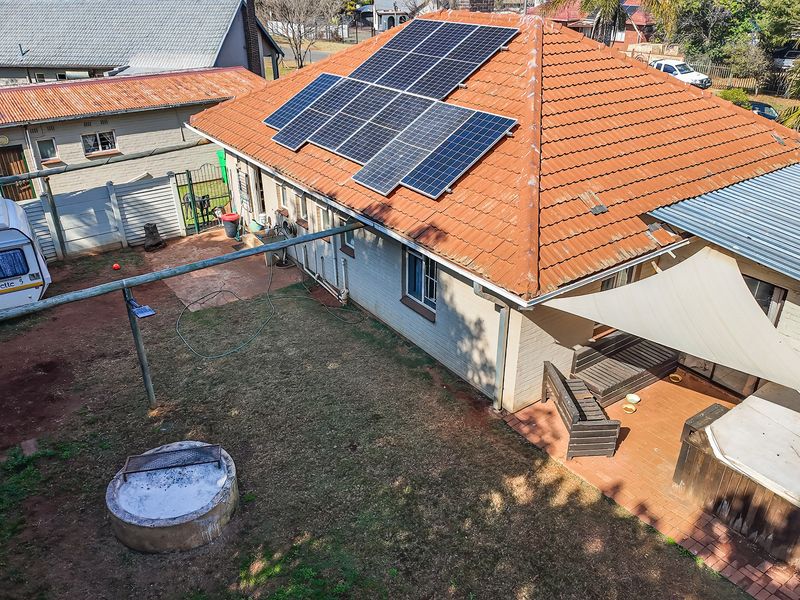 Charming Family Home with Flatlet in the Heart of Cullinan - Photo 7