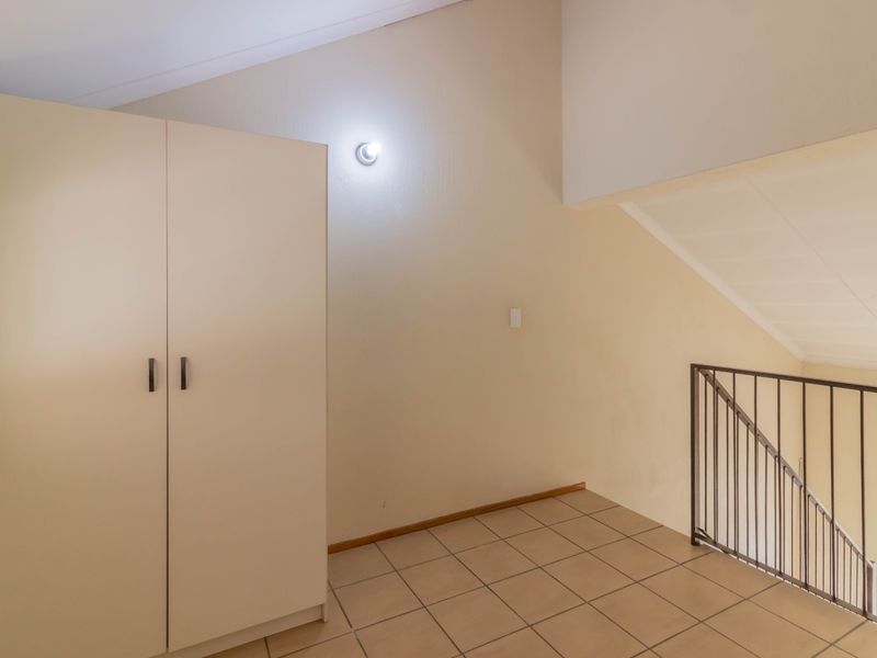 Lock-Up-and-Go Convenience in a Prime Location - Photo 10