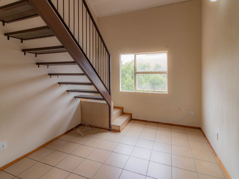 Lock-Up-and-Go Convenience in a Prime Location - Photo 7