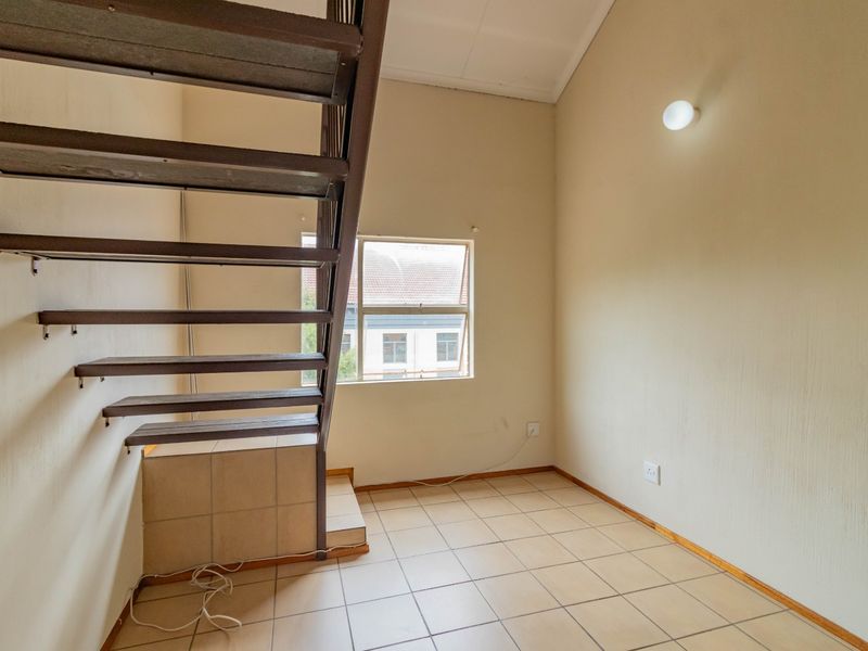 Lock-Up-and-Go Convenience in a Prime Location - Photo 6