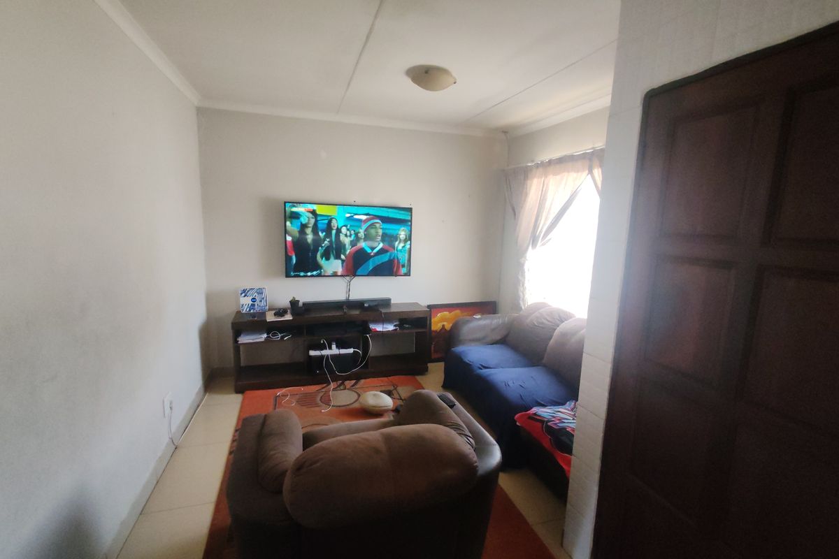 Neat 3-Bedroom Family Home in DANVILLE!!! - Photo 4