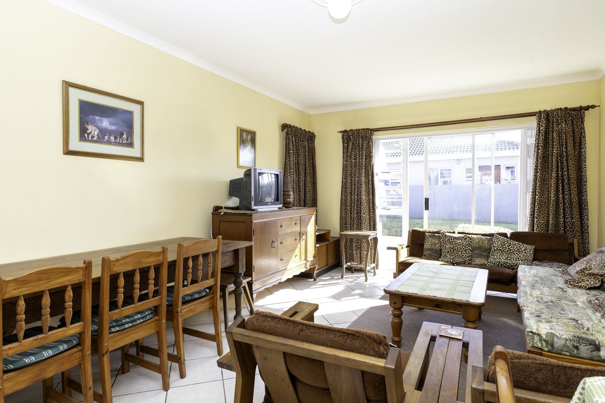 Charming Two-Bedroom Townhouse in Secure Shangri La Complex – West Bank, Port Alfred - Photo 4