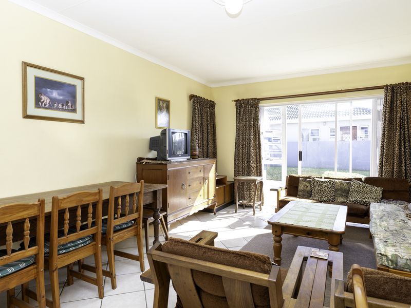 Charming Two-Bedroom Townhouse in Secure Shangri La Complex – West Bank, Port Alfred - Photo 4