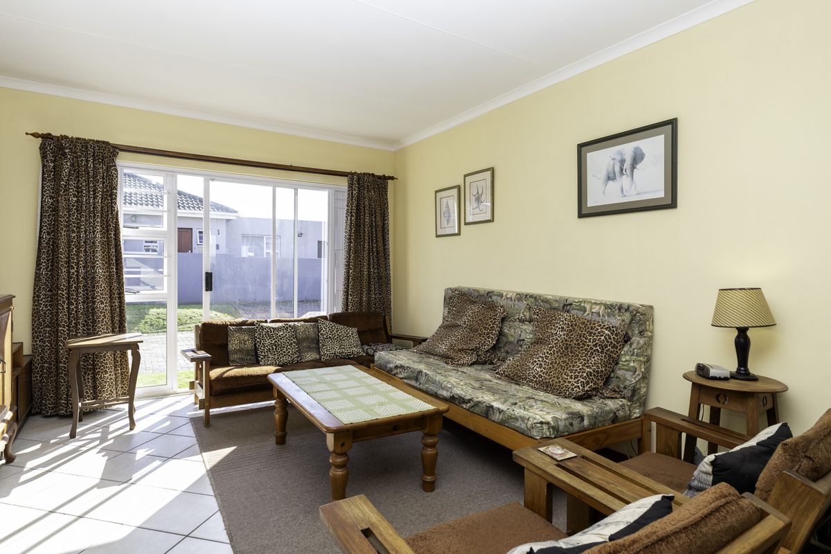 Charming Two-Bedroom Townhouse in Secure Shangri La Complex – West Bank, Port Alfred - Photo 3