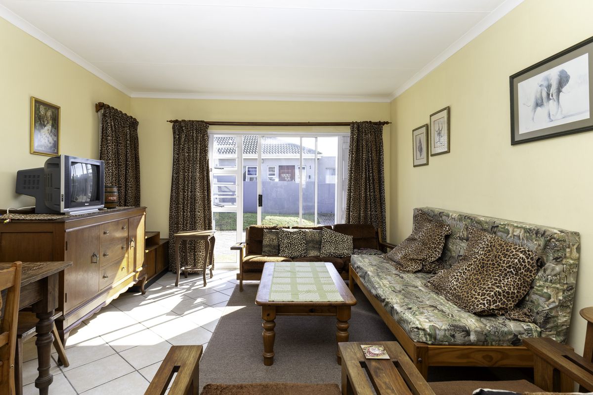 Charming Two-Bedroom Townhouse in Secure Shangri La Complex – West Bank, Port Alfred - Photo 2