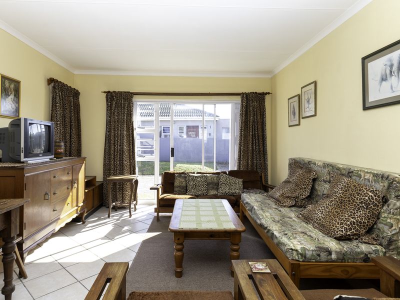 Charming Two-Bedroom Townhouse in Secure Shangri La Complex – West Bank, Port Alfred - Photo 2