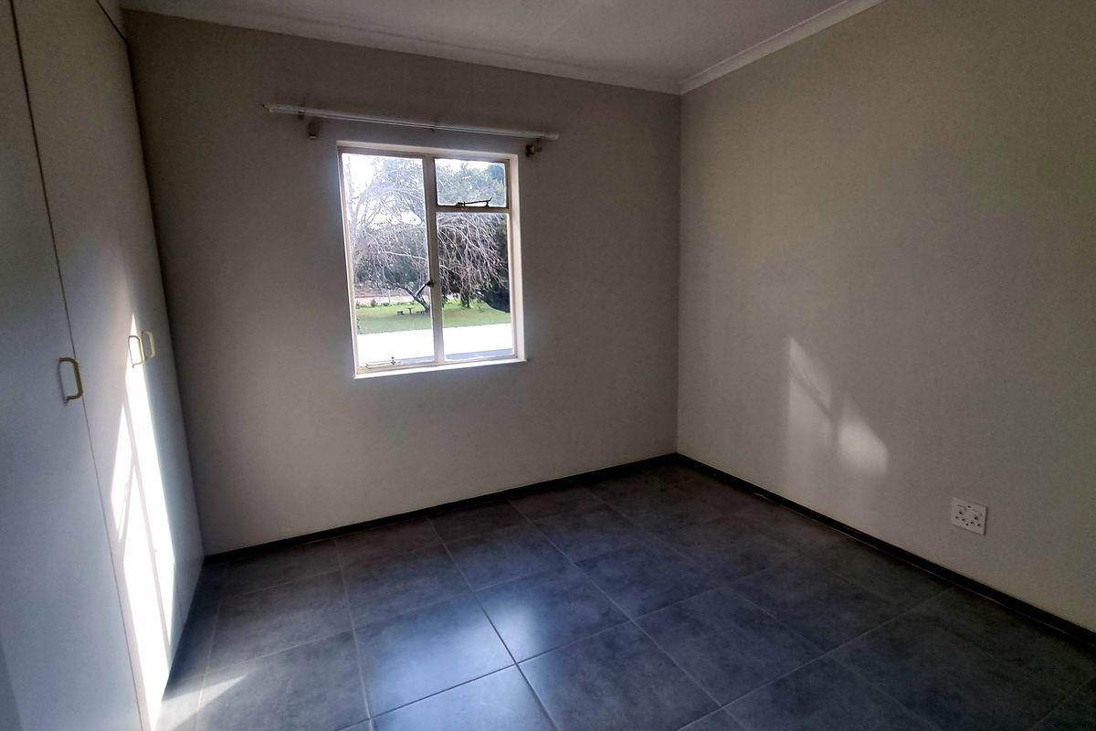 3 Bedroom Townhouse for Sale in Elarduspark - Photo 5