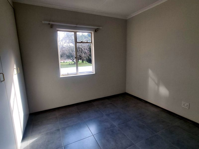 3 Bedroom Townhouse for Sale in Elarduspark - Photo 5
