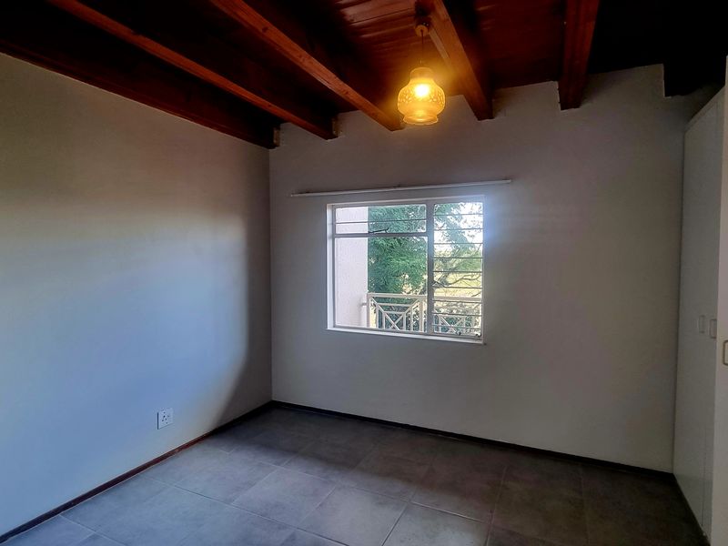 3 Bedroom Townhouse for Sale in Elarduspark - Photo 9