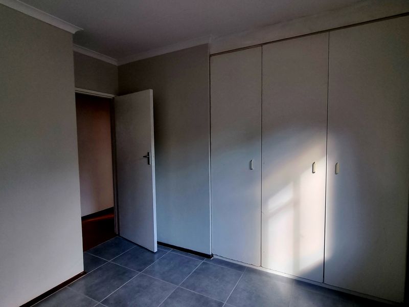 3 Bedroom Townhouse for Sale in Elarduspark - Photo 6