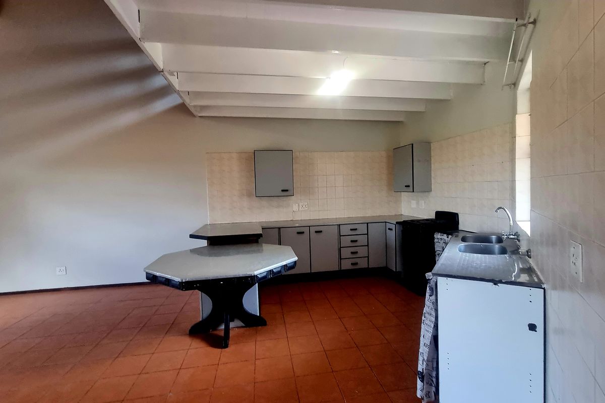 3 Bedroom Townhouse for Sale in Elarduspark - Photo 2