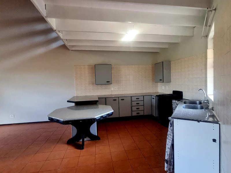 3 Bedroom Townhouse for Sale in Elarduspark - Photo 2
