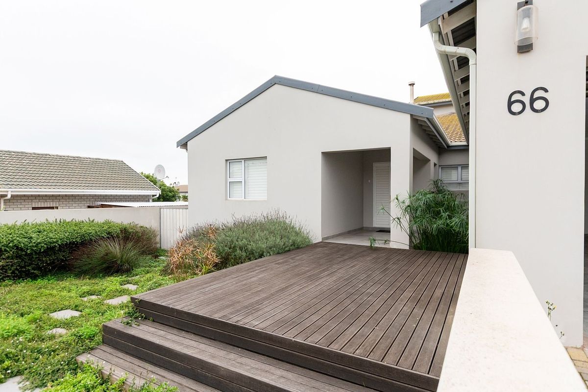 A home for the extended family with lagoon views and so much more - Photo 3
