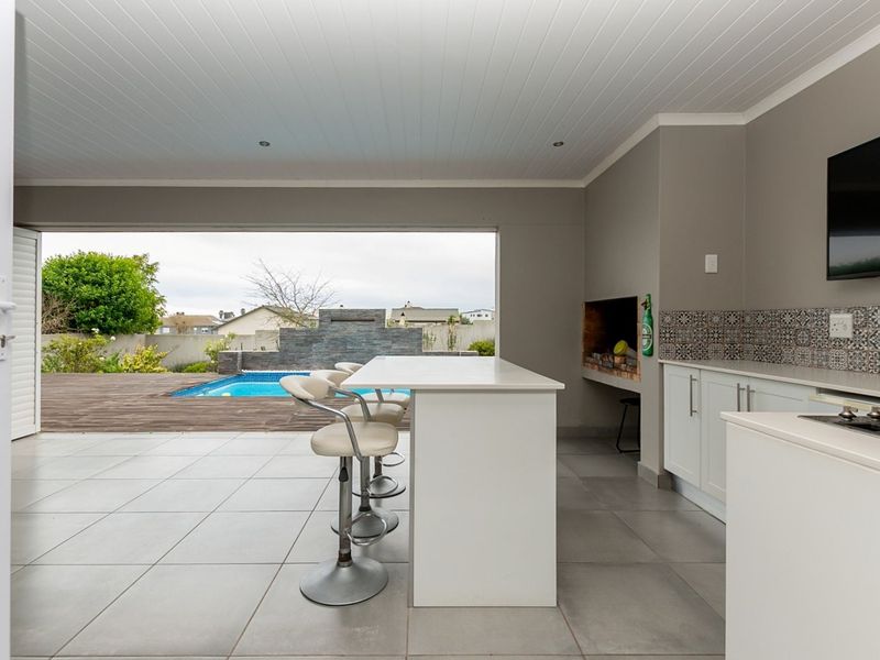 A home for the extended family with lagoon views and so much more - Photo 9