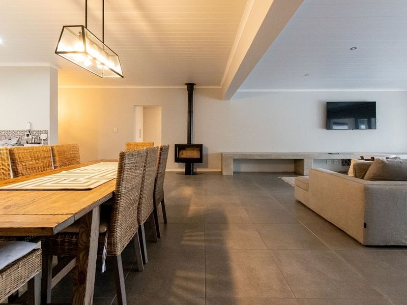 A home for the extended family with lagoon views and so much more - Photo 6