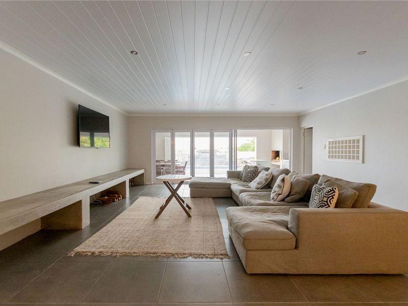 A home for the extended family with lagoon views and so much more - Photo 5