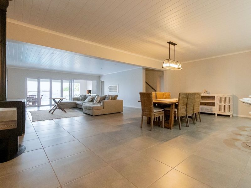 A home for the extended family with lagoon views and so much more - Photo 4