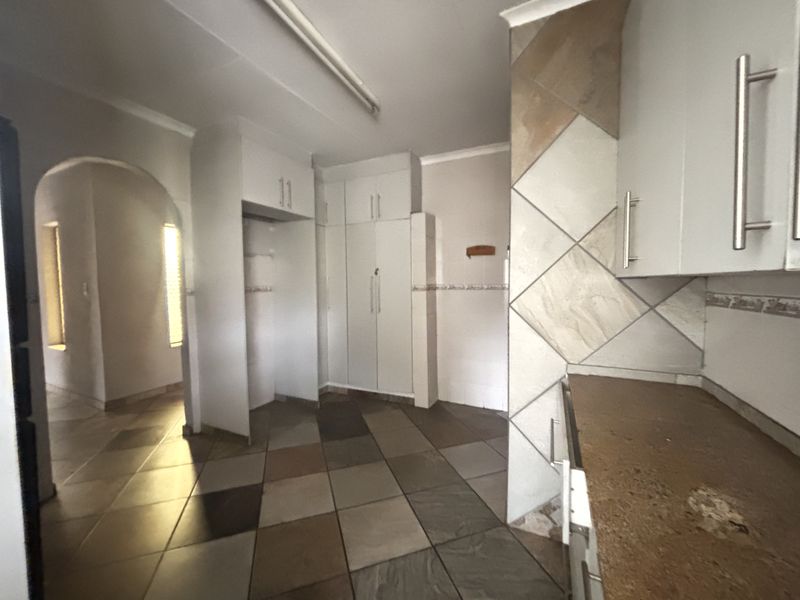 Large Home for Sale - Photo 3