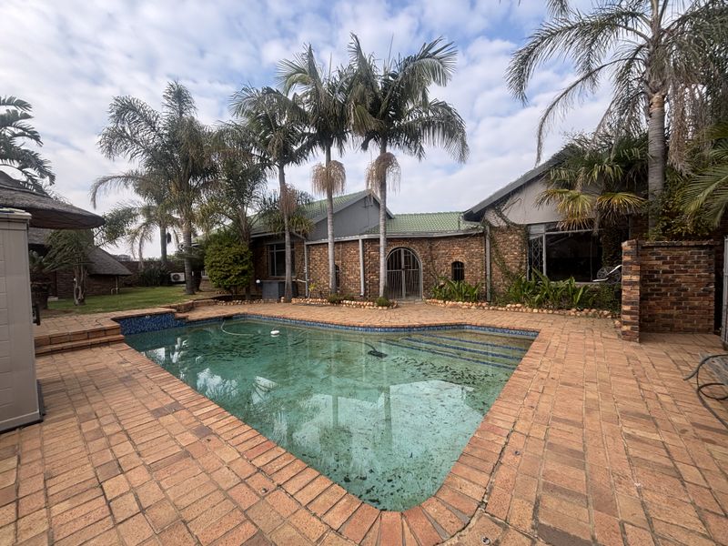 Large Home for Sale - Photo 1