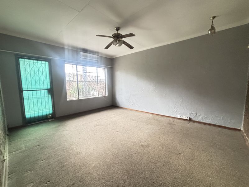 Large Home for Sale - Photo 10