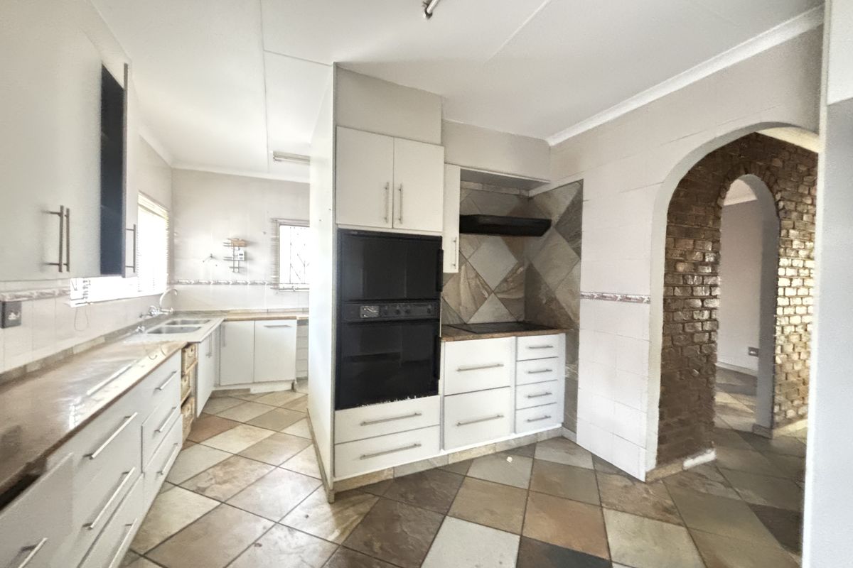 Large Home for Sale - Photo 4