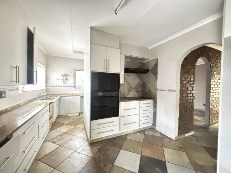 Large Home for Sale - Photo 4