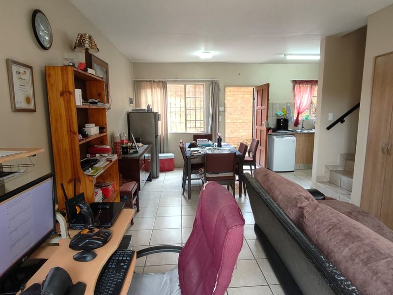 Corner Stand 2 Bedroom Townhouse in Prime Annlin Location - Photo 6