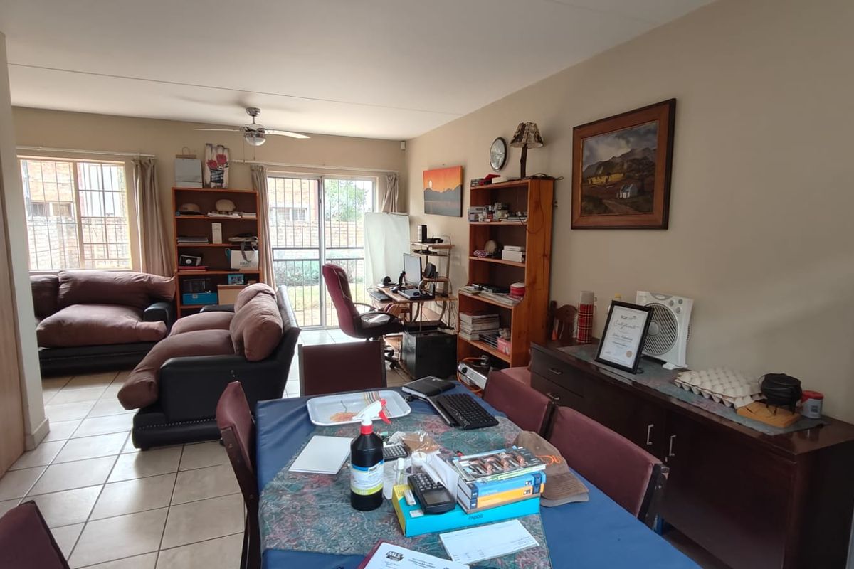 Corner Stand 2 Bedroom Townhouse in Prime Annlin Location - Photo 5