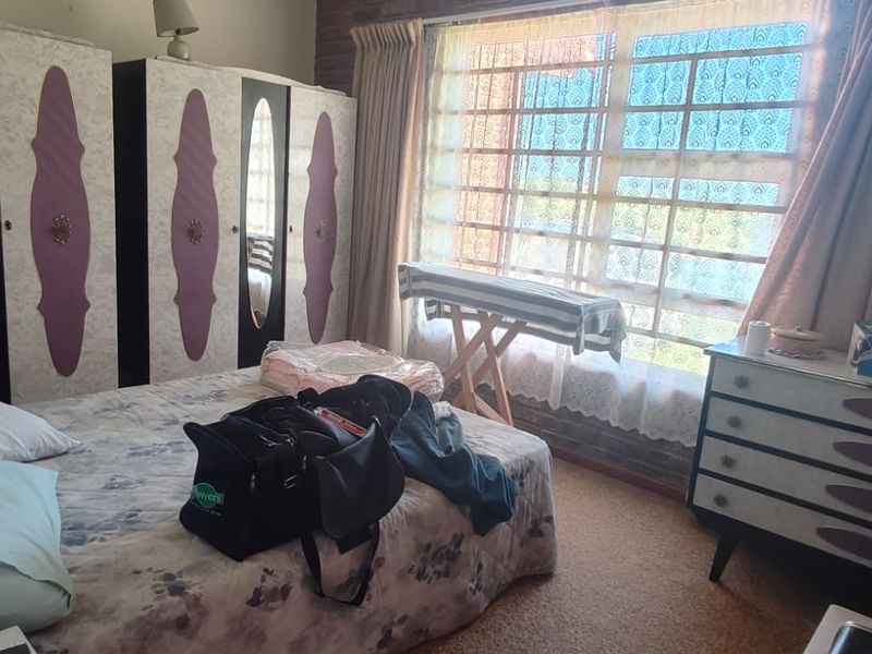 Spacious 3-Bedroom Family Home on a Large 1,193m2 Erf in Sought-After Colchester - Photo 8