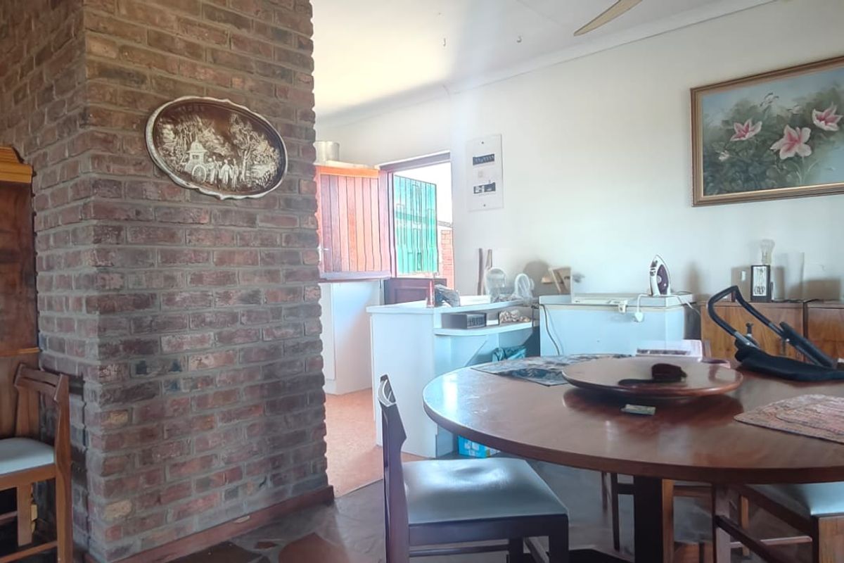 Spacious 3-Bedroom Family Home on a Large 1,193m2 Erf in Sought-After Colchester - Photo 5