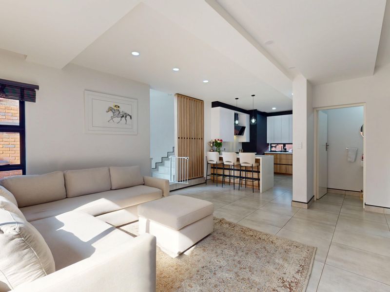 Luxury Living Redefined – Ultra-Modern Duplex in Prime Bartlett - Photo 4