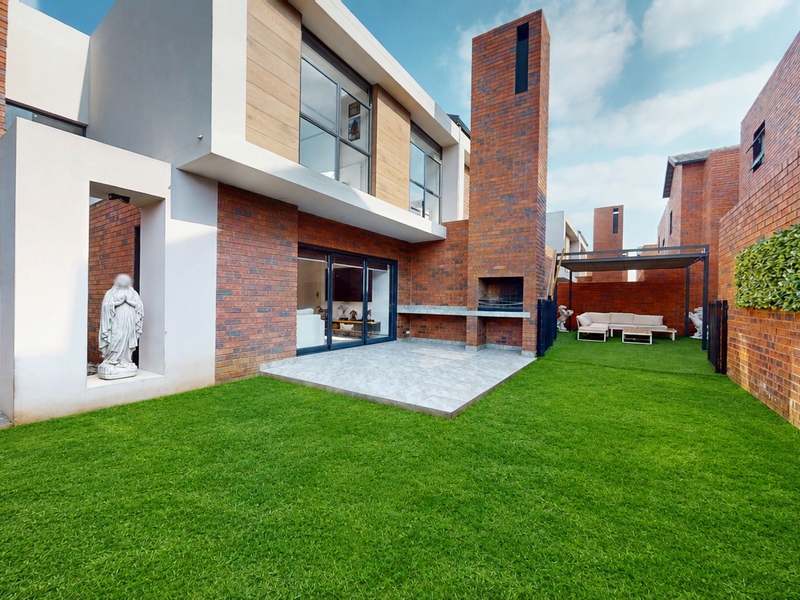 Luxury Living Redefined – Ultra-Modern Duplex in Prime Bartlett - Photo 1