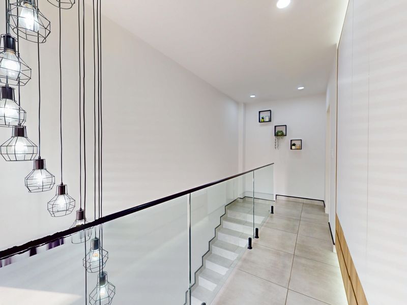 Luxury Living Redefined – Ultra-Modern Duplex in Prime Bartlett - Photo 10