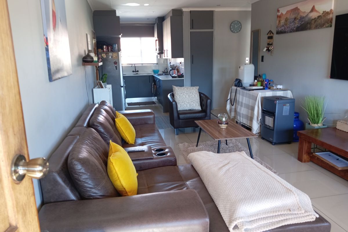 2 Bedroom 1 Bathroom Alberton North - Photo 4