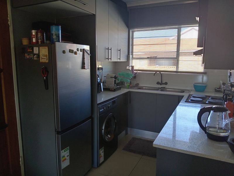 2 Bedroom 1 Bathroom Alberton North - Photo 6
