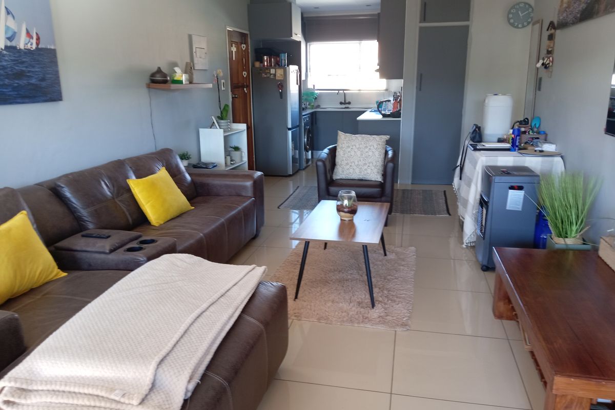 2 Bedroom 1 Bathroom Alberton North - Photo 2