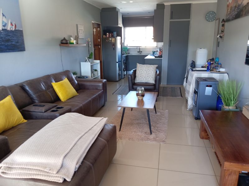 2 Bedroom 1 Bathroom Alberton North - Photo 2