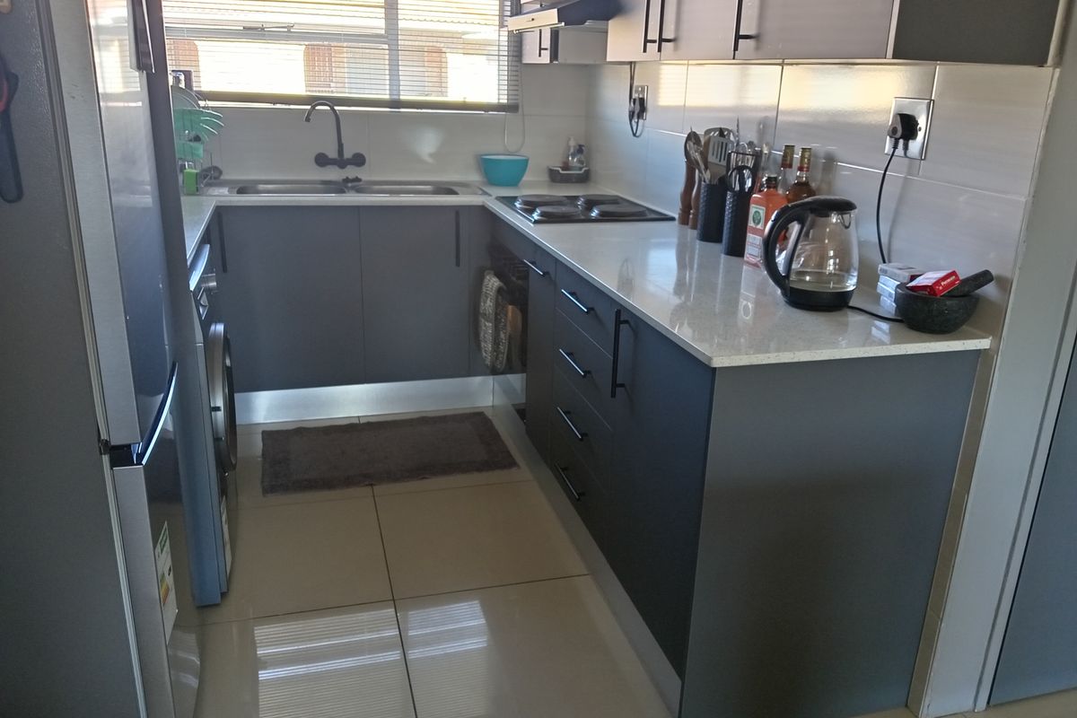 2 Bedroom 1 Bathroom Alberton North - Photo 5