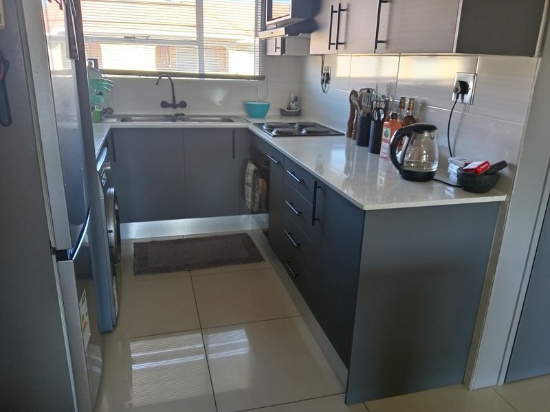2 Bedroom 1 Bathroom Alberton North - Photo 5