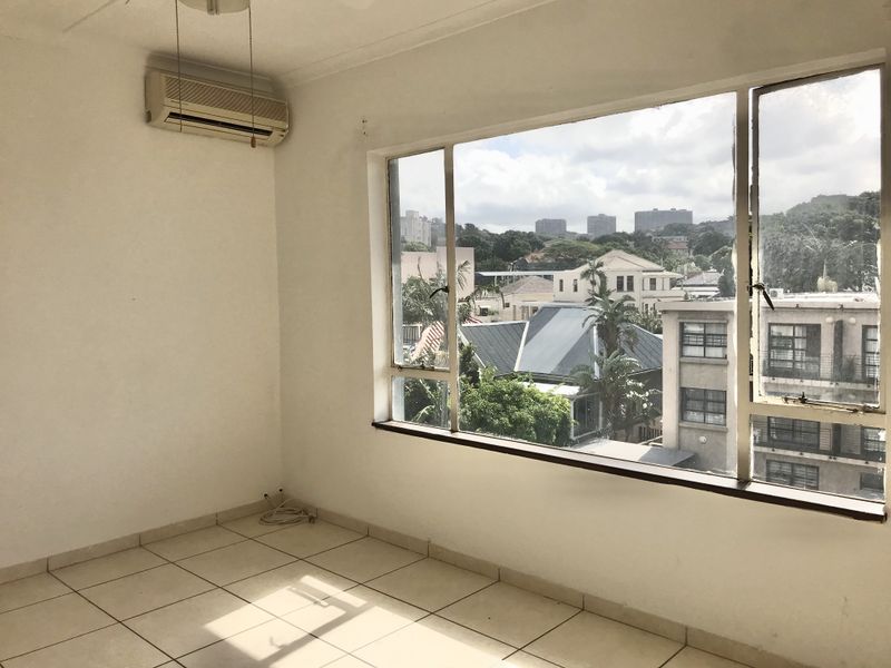Morningside Two Bedroom flat for sale - Photo 9