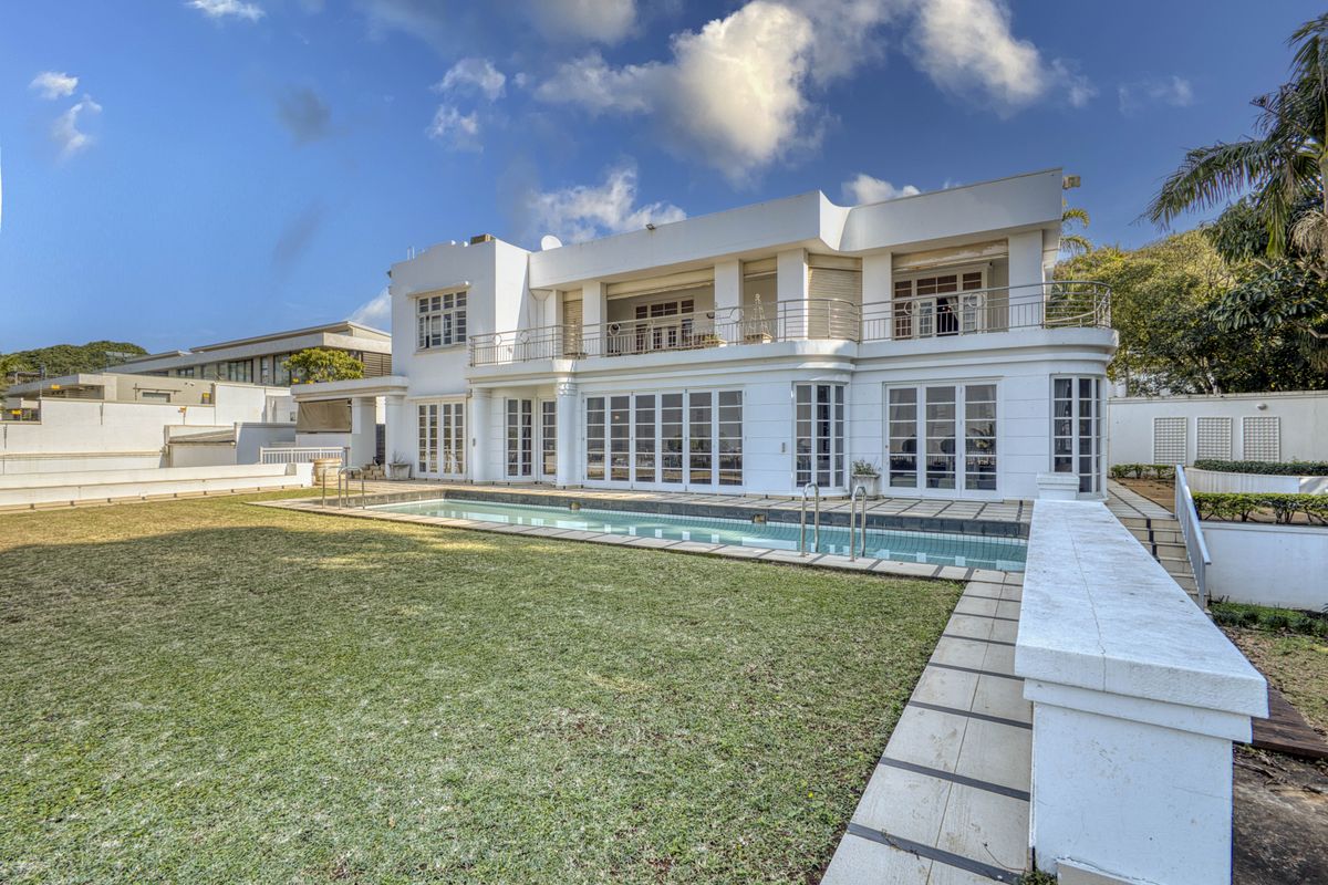 AN ICONIC RESIDENCE WITH COMMANDING OCEAN & CITY VIEWS - Photo 5