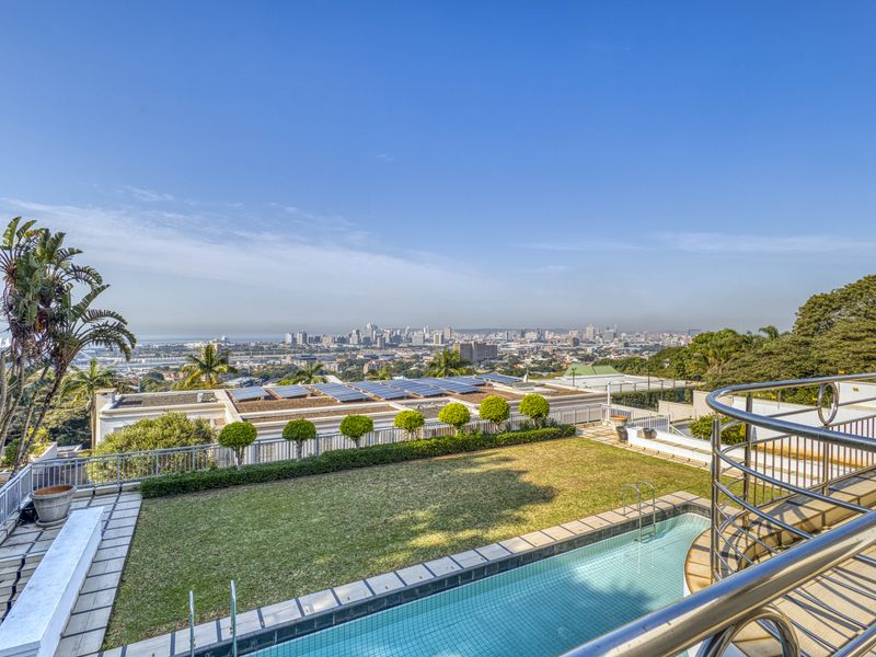 AN ICONIC RESIDENCE WITH COMMANDING OCEAN & CITY VIEWS - Photo 2